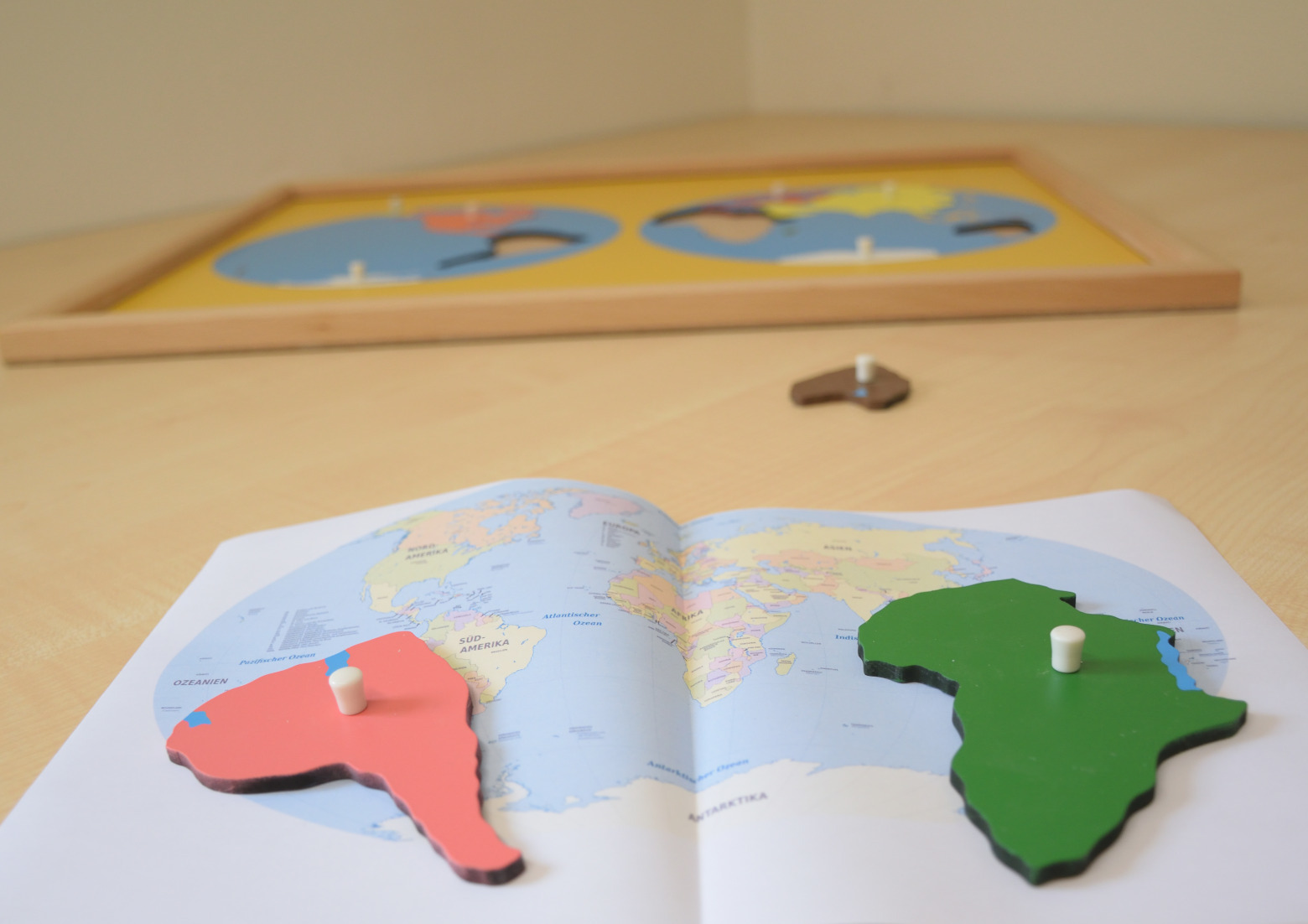  Mapa Świata Puzzle Bukowa Rama